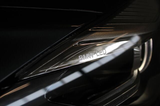 BMW 3-SERIE GT Gran Turismo 320i High Executive | Vol leder | Stoelverwarming | Navigatie | Elektrische wegklapbare trekhaak | Stoelverwarming | Led koplampen | Cruise control | Climate control |