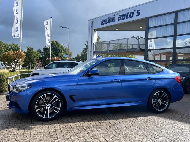 BMW 3-SERIE GT Gran Turismo 340i M-Sport High Executive Trekhaak Camera Head Up Harman Kardon Adaptive Led Elek.Sportstoelen Zwart Leder Estoril Blauw M Kleur 6-Cilinder B58 LCI