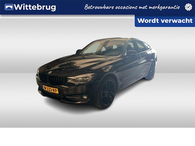 BMW 3-SERIE GT Gran Turismo 320i xDrive Executive / Achteruitrijcamera / Stoelverwarming / Head-Up Display / Keyless Entry-Start / Navigatie