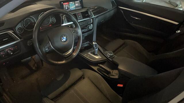 BMW 3-SERIE GT Gran Turismo 320i xDrive Executive / Achteruitrijcamera / Stoelverwarming / Head-Up Display / Keyless Entry-Start / Navigatie