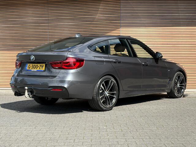 BMW 3-SERIE GT Gran Turismo 320i High Executive Edition Trekhaak wegklapbaar / Lederen bekleding / Panodak / Stoelverwarming