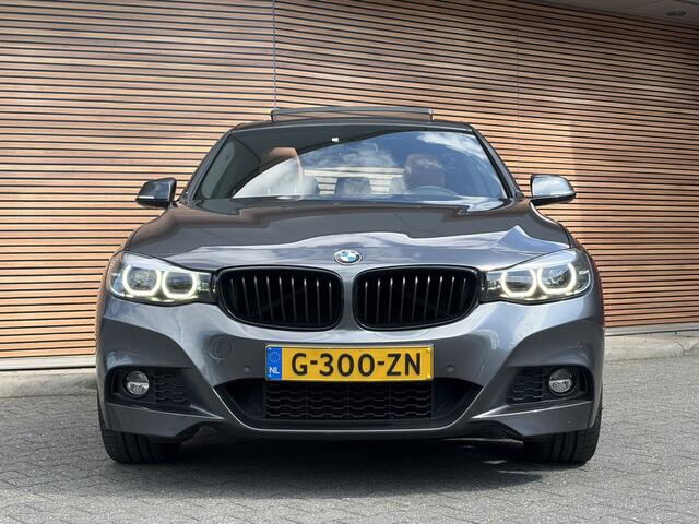 BMW 3-SERIE GT Gran Turismo 320i High Executive Edition Trekhaak wegklapbaar / Lederen bekleding / Panodak / Stoelverwarming
