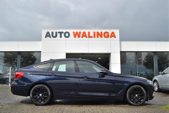 BMW 3-SERIE GT Gran Turismo Sportline | Leer | Trekahaak af Fabriek | Adaptieve Cuise | 320i High Executive Parkeerhulp v/a | DAB | Draadloosladen |