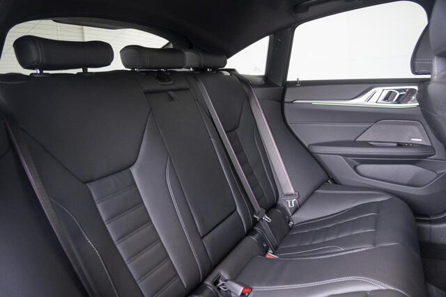 BMW 4-SERIE Gran Coupe 420i High Executive M Sportpakket Pro / Harman Kardon / Elektrisch bediend glazen schuif-/kanteldak/ M Koplampen Shadow Line
