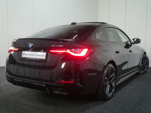 BMW 4-SERIE Gran Coupé M440i xDrive High Executive Automaat / Schuif-kanteldak / Trekhaak / Laserlight / Harman Kardon / Parking Assistant Plus / Live Cockpit Professional / Driving Assistant Professional
