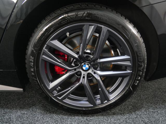 BMW 4-SERIE Gran Coupé M440i xDrive High Executive Automaat / Schuif-kanteldak / Trekhaak / Laserlight / Harman Kardon / Parking Assistant Plus / Live Cockpit Professional / Driving Assistant Professional