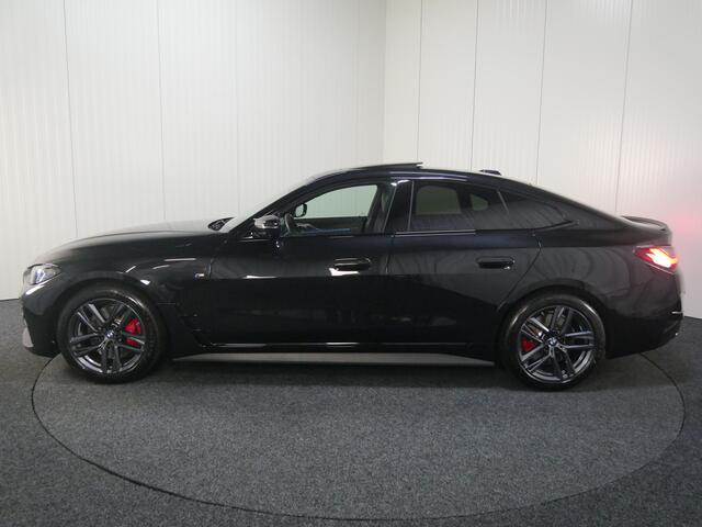 BMW 4-SERIE Gran Coupé M440i xDrive High Executive Automaat / Schuif-kanteldak / Trekhaak / Laserlight / Harman Kardon / Parking Assistant Plus / Live Cockpit Professional / Driving Assistant Professional