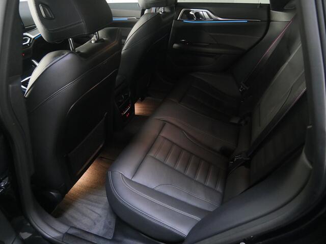 BMW 4-SERIE Gran Coupé M440i xDrive High Executive Automaat / Schuif-kanteldak / Trekhaak / Laserlight / Harman Kardon / Parking Assistant Plus / Live Cockpit Professional / Driving Assistant Professional