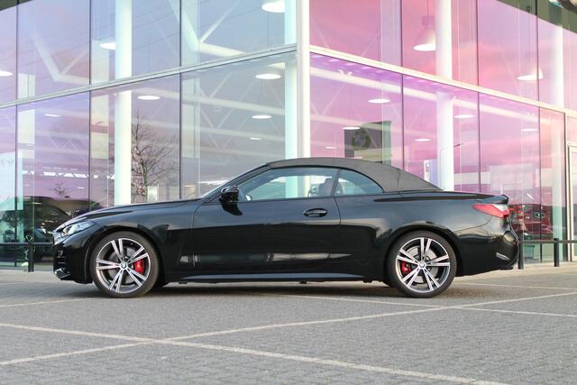 BMW 4-SERIE Cabrio M440i xDrive High Executive Automaat / Adaptief M onderstel / Stoelverwarming / Harman Kardon / Head-Up / Air Collar / Parking Assistant Plus / Laserlight / Live Cockpit Professional