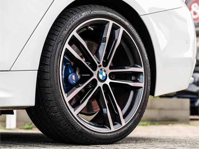 BMW 4-SERIE Gran Coupé 420i High Exe M-Sport ORG NL PANO HUD HARMAN KARDON 19 INCH TREKHAAK BOMVOL!!!