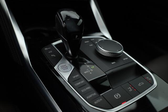 BMW 4-SERIE Cabrio M440i xDrive 374pk | HUD | Harman/Kardon | Laser | Stoel/Stuur/Nekverw. | 360cam