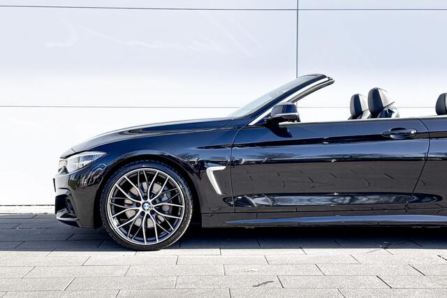 BMW 4-SERIE Cabrio 440i High Executive Stuurwielrand Verwarming / Adaptief M-Onderstel / Comfort Acces / Surround View / Stoelverwarming / Air Collar / Active Cruis Control / Adaptieve Led / Driving Assistant / Harman Kardon / Head Up