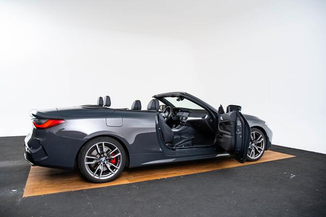 BMW 4-SERIE Cabrio M440i xDrive High Executive M Carbon Exterieur pakket - Elektrische verwarmde voorstoelen - Windscherm - Air collar - Parking/Driving Assistant - Active Guard Plus - Head up - Harman Kardon -