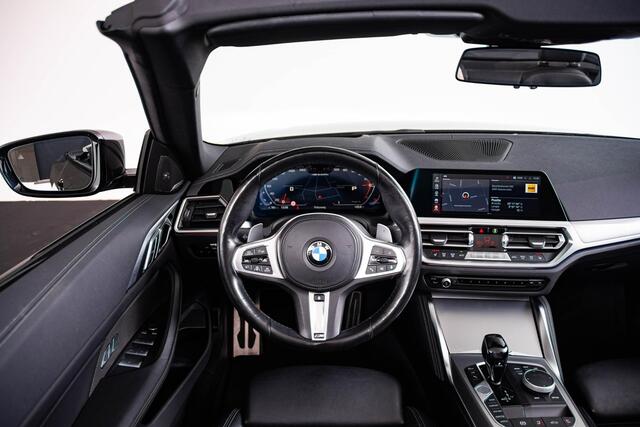 BMW 4-SERIE Cabrio M440i xDrive High Executive M Carbon Exterieur pakket - Elektrische verwarmde voorstoelen - Windscherm - Air collar - Parking/Driving Assistant - Active Guard Plus - Head up - Harman Kardon -
