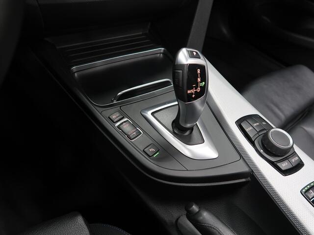 BMW 4-SERIE Cabrio 420i M-Sport Nekverwarming Harman/Kardon Trekhaak afn. Camera Sportstoelen Leer Stoelverwarming Estorilblauw 18 Inch LMV Zeer nette staat