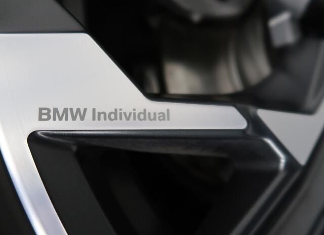 BMW 4-SERIE Cabrio 420i High Executive M-Sport Sportstoelen Camera Stoelverwarming Curved dashboard Navigatie Airco-ecc 19 inch Sportvelgen App connect Cape York Green metallic Zwart sportleer