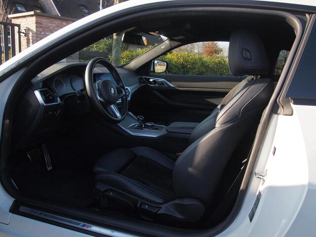 BMW 4-SERIE Coupé 420i | M-Pakket | Camera | Sfeerverlichting | NL-Auto |