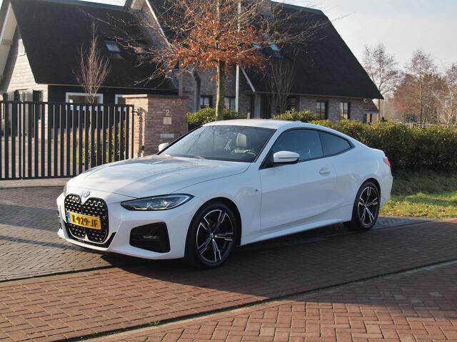 BMW 4-SERIE Coupé 420i | M-Pakket | Camera | Sfeerverlichting | NL-Auto |