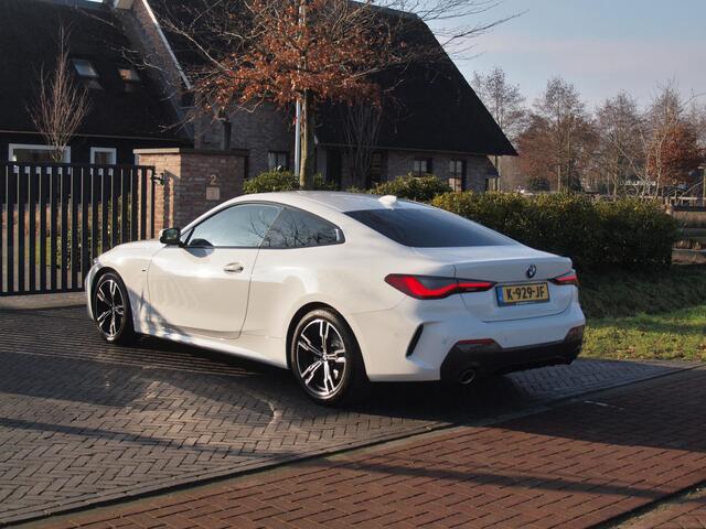 BMW 4-SERIE Coupé 420i | M-Pakket | Camera | Sfeerverlichting | NL-Auto |