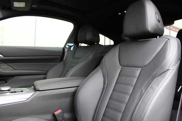 BMW 4-SERIE Coupé 420i High Executive M Sport Automaat / Schuif-kanteldak / Parking Assistant Plus / Comfort Access / M Sportonderstel / Live Cockpit Professional