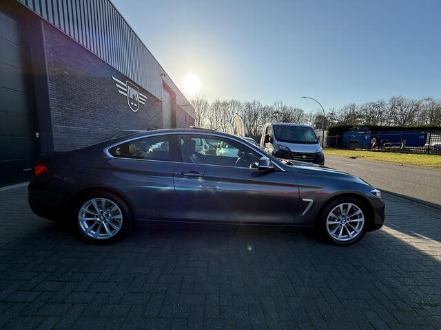 BMW 4-SERIE Coupé 420i High Executive | 1E EIGENAAR | 12MND GARANTIE | AUTOMAAT | SCHUIFDAK | DAB | LED | CARPLAY | LEDER | LMV | LANE |