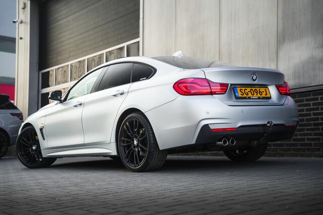 BMW 4-SERIE Gran Coupé 430i 252 pk High Executive M-Sportpakket / Frozen-Grey/ Led-Koplamp/ Schuif-Dak/ Head-Up/ Harman&Kardon/ Stoelverw./ Groot-Navi 19''LMV