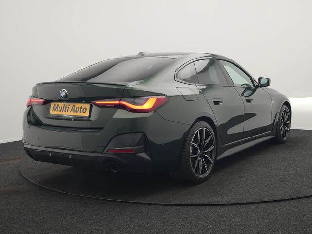 BMW 4-SERIE Coupé 430i M Sport 245pk Dealer O.H Sanremo Green | Panodak | Lederen Competition Stoelen Memory & Verwarmd | Adaptive Onderstel | 360 Camera | Harman & Kardon | 19" L.M | Carbon | Apple Carplay | Navigatie | Blis | Virtual | DAB |