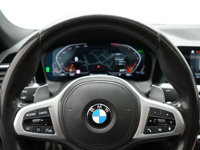 BMW 4-SERIE Coupé 430i M Sport 245pk Dealer O.H Sanremo Green | Panodak | Lederen Competition Stoelen Memory & Verwarmd | Adaptive Onderstel | 360 Camera | Harman & Kardon | 19" L.M | Carbon | Apple Carplay | Navigatie | Blis | Virtual | DAB |