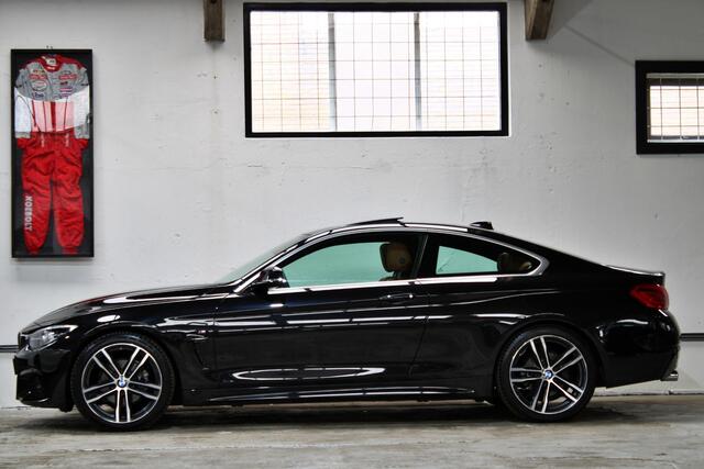 BMW 4-SERIE Coupé 420i High Executive | M-Sport | Schuifdak | Head-Up | Camera | 1e eigenaar | NL auto |