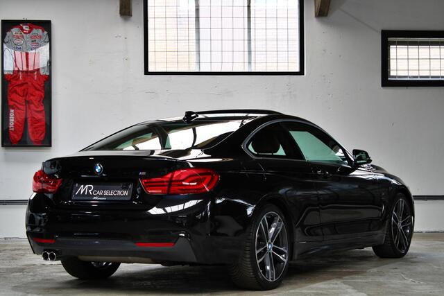 BMW 4-SERIE Coupé 420i High Executive | M-Sport | Schuifdak | Head-Up | Camera | 1e eigenaar | NL auto |
