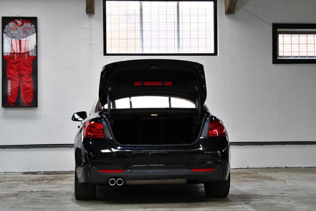 BMW 4-SERIE Coupé 420i High Executive | M-Sport | Schuifdak | Head-Up | Camera | 1e eigenaar | NL auto |