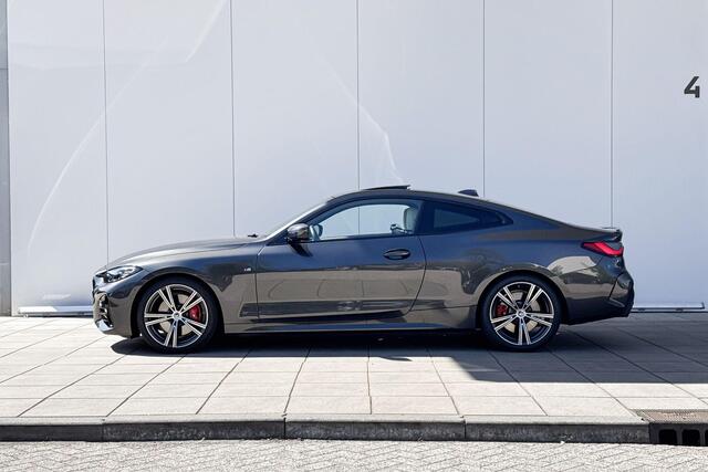 BMW 4-SERIE Coupé 430i High Executive M-Sport 19 Inch / Glazen Schuifdak / Stuur & Stoelverwarming / Getinte Ramen Achter / Dimmende Binnen & Buitenspiegel / Driving Prof / Harman Kardon