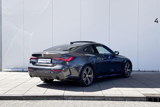 BMW 4-SERIE Coupé 430i High Executive M-Sport 19 Inch / Glazen Schuifdak / Stuur & Stoelverwarming / Getinte Ramen Achter / Dimmende Binnen & Buitenspiegel / Driving Prof / Harman Kardon