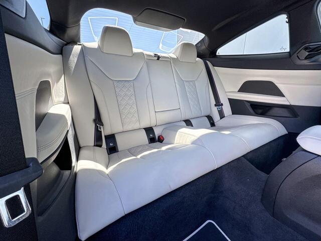 BMW 4-SERIE Coupé 430i High Executive M-Sport 19 Inch / Glazen Schuifdak / Stuur & Stoelverwarming / Getinte Ramen Achter / Dimmende Binnen & Buitenspiegel / Driving Prof / Harman Kardon