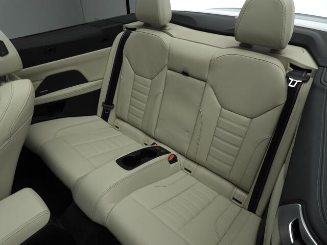 BMW 4-SERIE Cabrio 420i | M-Sportpakket | LED | Leder | HUD | Sportstoelen | Active cruise | Trekhaak | Windscherm | DAB | Harman-kardon sound | Alu 19 inch