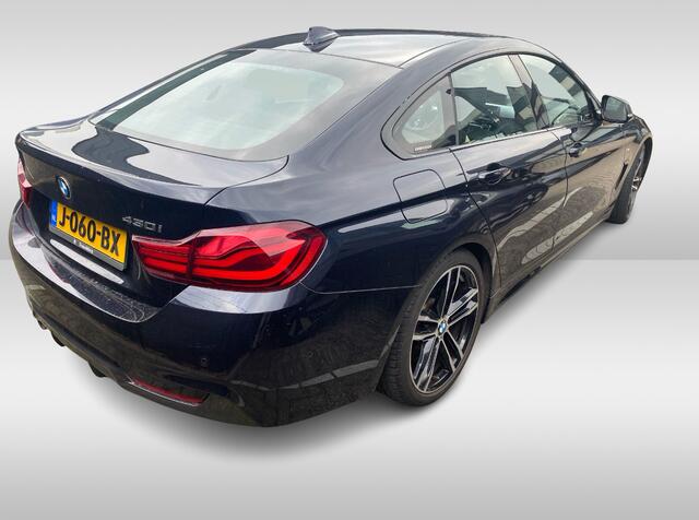 BMW 4-SERIE Gran Coupé 430i High Exe. M Sport / Schuifdak / Camera / Head-up / Harman Kardon / 19'' / Leder / Navigatie / Dodehoek / DAB / Stoelverwarming / Cruise Control