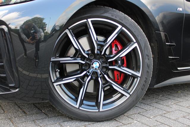 BMW 4-SERIE Gran Coupé 420i High Executive M Sport Automaat / Trekhaak / M Sportstoelen / Achteruitrijcamera / Stoelverwarming / Live Cockpit Professional / Stuurverwarming