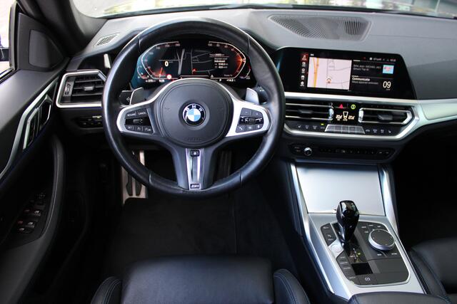 BMW 4-SERIE Gran Coupé 420i High Executive M Sport Automaat / Trekhaak / M Sportstoelen / Achteruitrijcamera / Stoelverwarming / Live Cockpit Professional / Stuurverwarming
