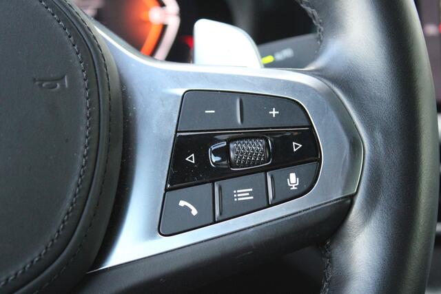 BMW 4-SERIE Gran Coupé 420i High Executive M Sport Automaat / Trekhaak / M Sportstoelen / Achteruitrijcamera / Stoelverwarming / Live Cockpit Professional / Stuurverwarming