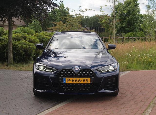 BMW 4-SERIE Gran Coupé 420i Business Edition Plus | M-Pakket | Panoramadak | Camera | Sfeerverlichting | Leer |