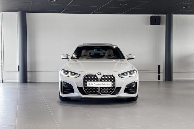 BMW 4-SERIE Gran Coupé M440i xDrive High Executive | M Sport | Glazen Schuif-/kanteldak | Stoelverwarming | Head-Up Display |