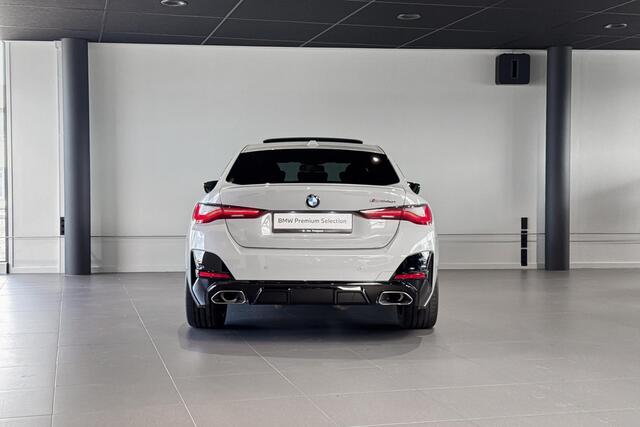 BMW 4-SERIE Gran Coupé M440i xDrive High Executive | M Sport | Glazen Schuif-/kanteldak | Stoelverwarming | Head-Up Display |