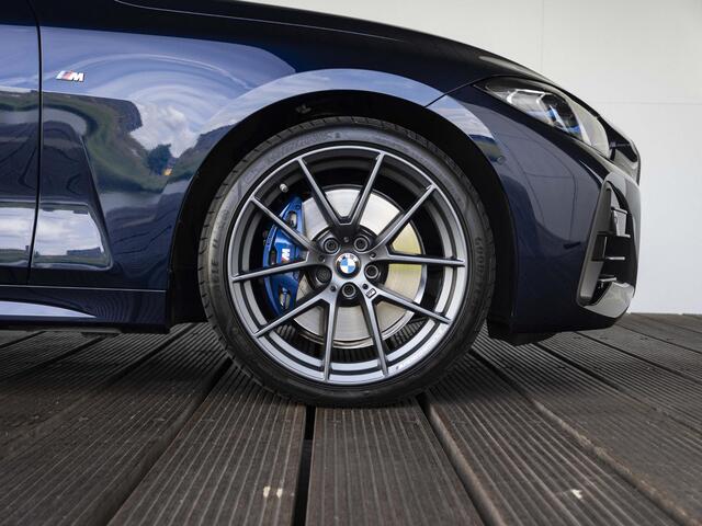BMW 4-SERIE Coupé M440i xDrive | High Executive | M Sportpakket | 19 inch | Adaptief M Onderstel | Glazen schuif-/kanteldak | Driving Assistent Professional | BMW Laserlight | Harman Kardon