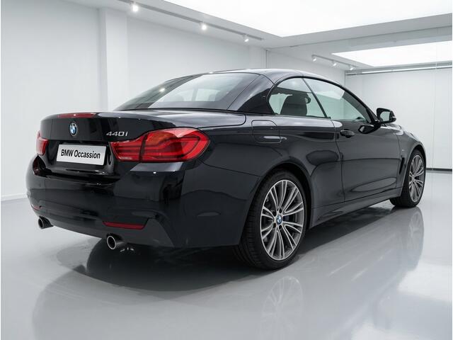 BMW 4-SERIE Cabrio 440i xDrive | Individual lak en leder | Active Cruise Control | Trekhaak |