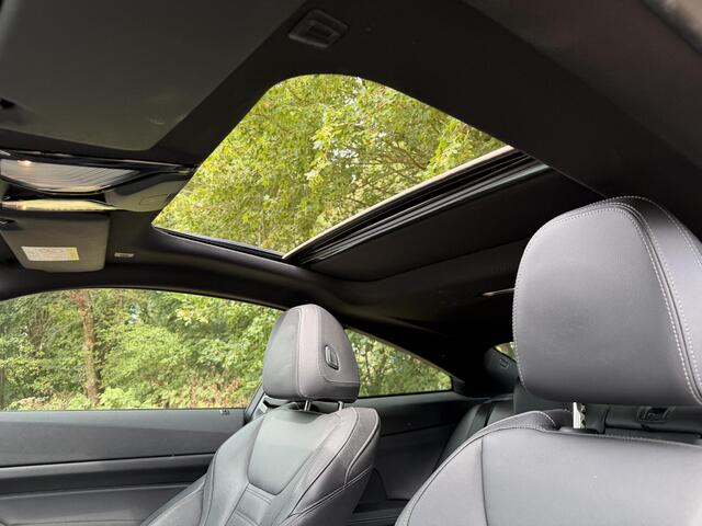 BMW 4-SERIE Coupé 420i High Executive M-Pakket GARANTIE TOT 07-2032! . PANORAMA-DAK . PARKEERSENSOREN VOOR & ACHTER . STOELVERWARMING . 1E EIGENAAR! .