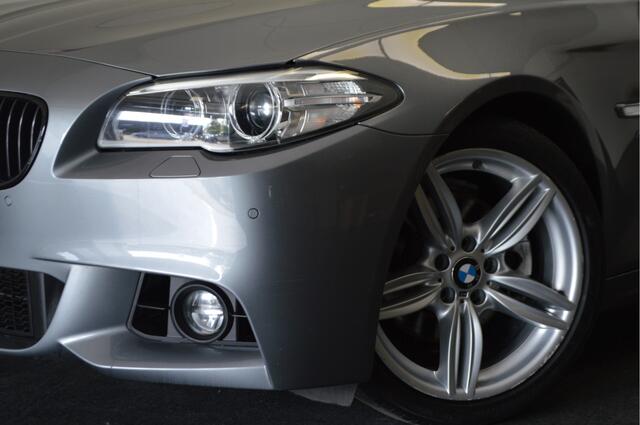 BMW 5-SERIE Touring 520i M Sport Edition , TREKHAAK , PANORAMADAK , NAVI ,STOEL VERW , XENON ,
