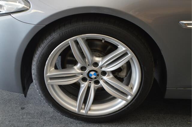 BMW 5-SERIE Touring 520i M Sport Edition , TREKHAAK , PANORAMADAK , NAVI ,STOEL VERW , XENON ,