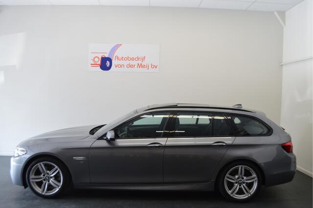 BMW 5-SERIE Touring 520i M Sport Edition , TREKHAAK , PANORAMADAK , NAVI ,STOEL VERW , XENON ,