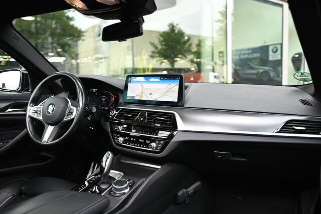 BMW 5-SERIE 530i High Executive M Sport Automaat / Schuif-kanteldak / Trekhaak / Laserlight / Parking Assistant Plus / Gesture Control / Driving Assistant Professional / Head-Up