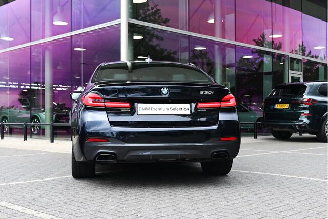 BMW 5-SERIE 530i High Executive M Sport Automaat / Schuif-kanteldak / Trekhaak / Laserlight / Parking Assistant Plus / Gesture Control / Driving Assistant Professional / Head-Up